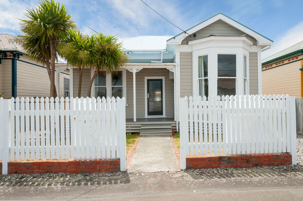 15 Heretaunga Street, Petone, Lower Hutt - Carousel 1