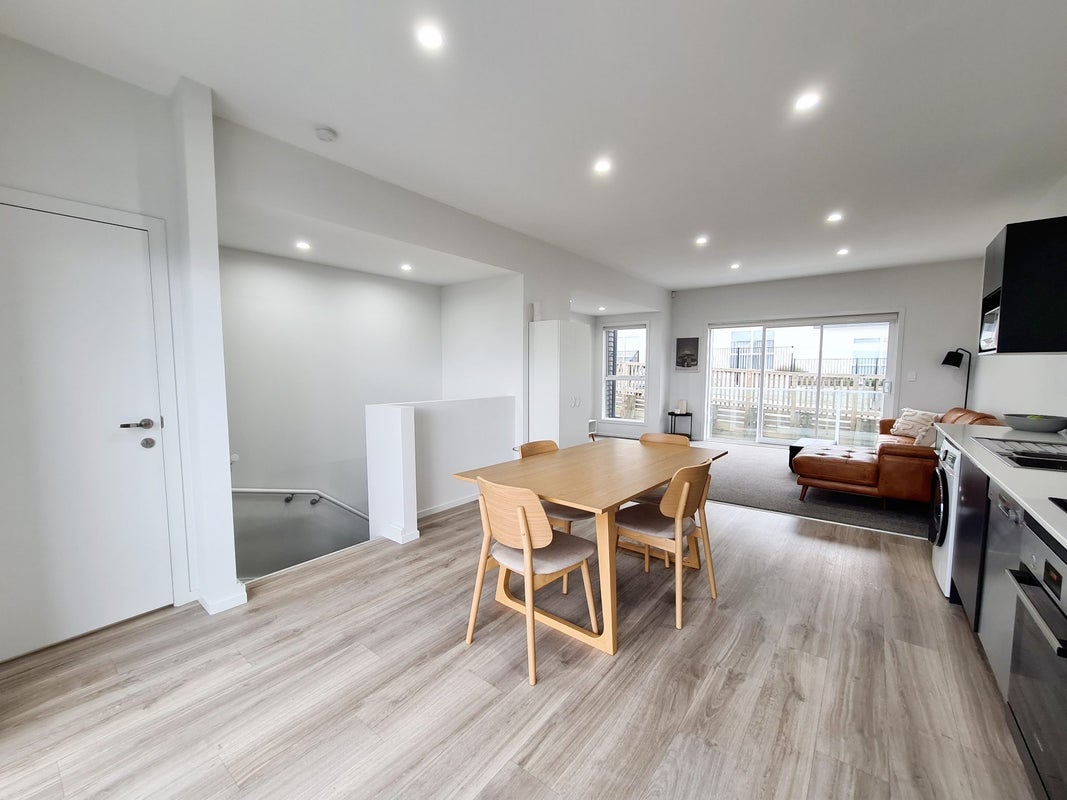 10 Tai Lane, Whitby, Porirua - Carousel 1