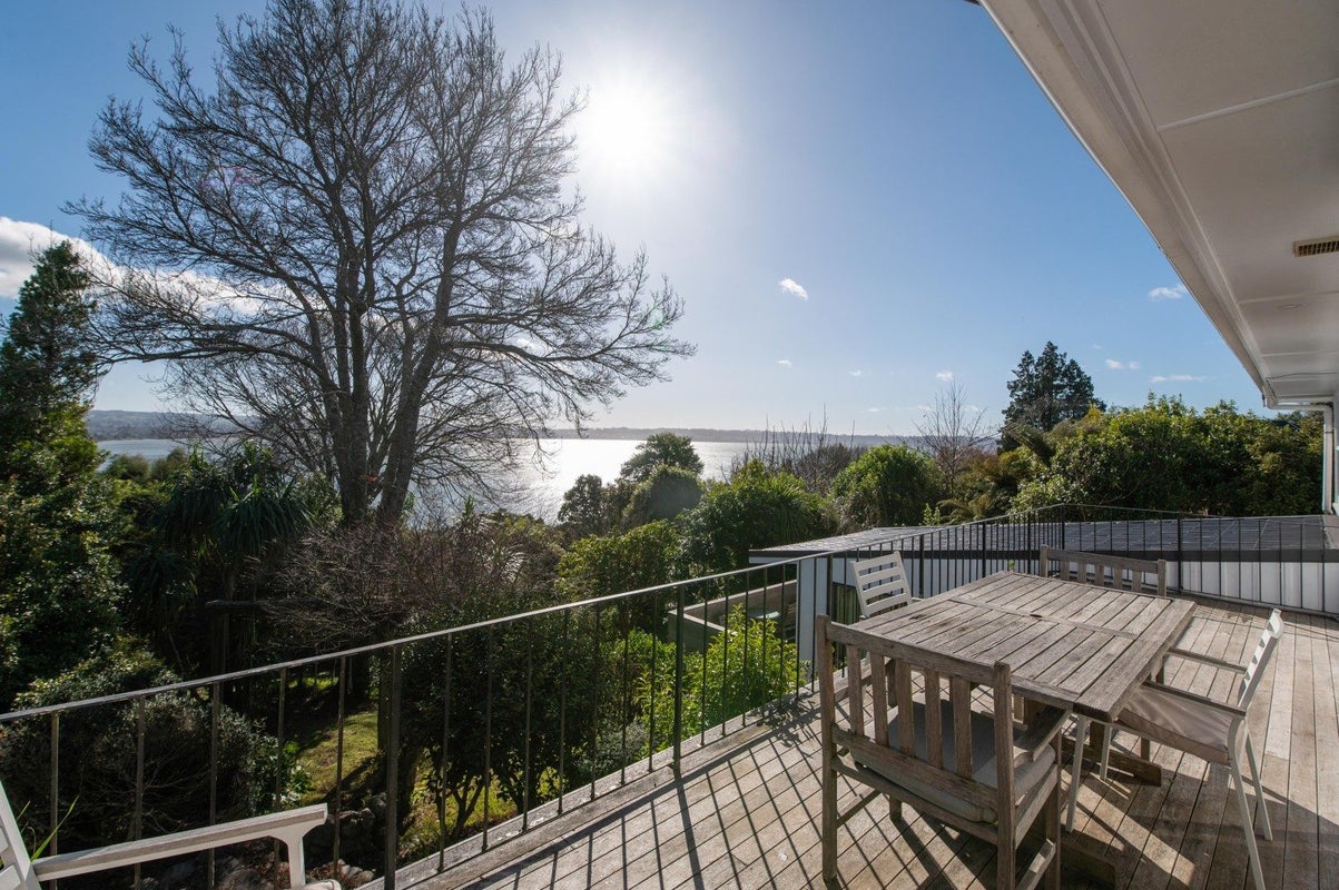 5 Naera Place, Kawaha Point, Rotorua - Carousel 2