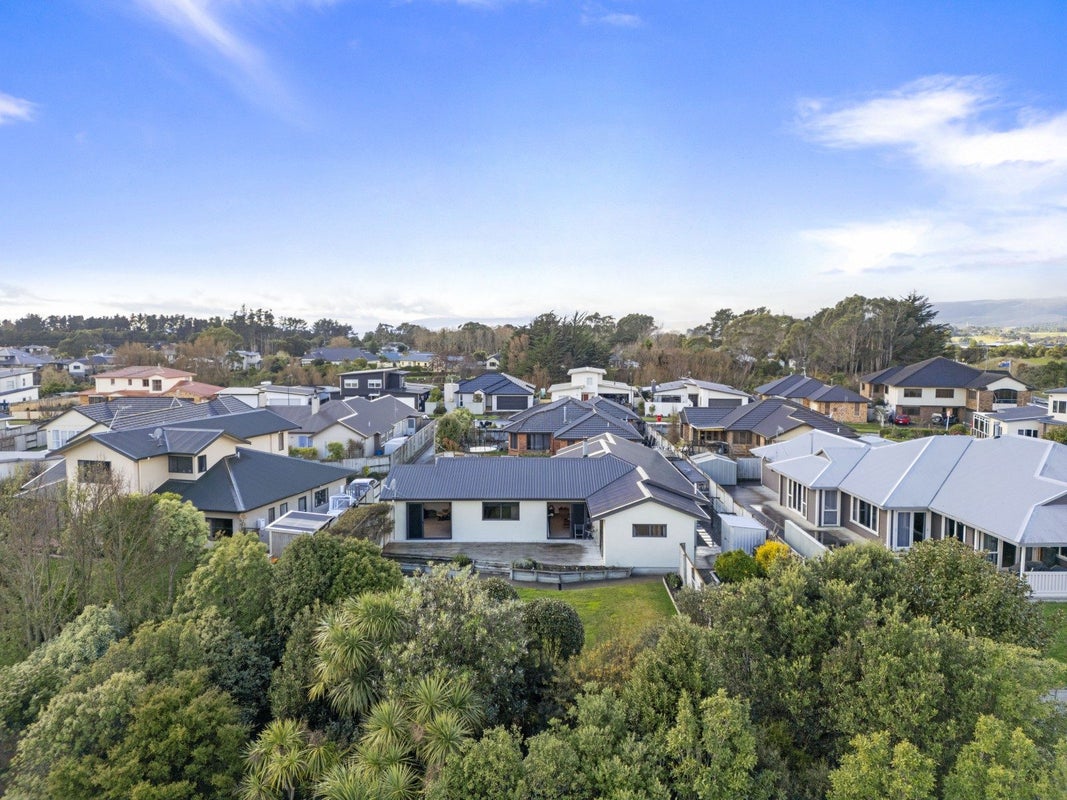 11 Silkwood Place, Fitzherbert, Palmerston North - Carousel 45