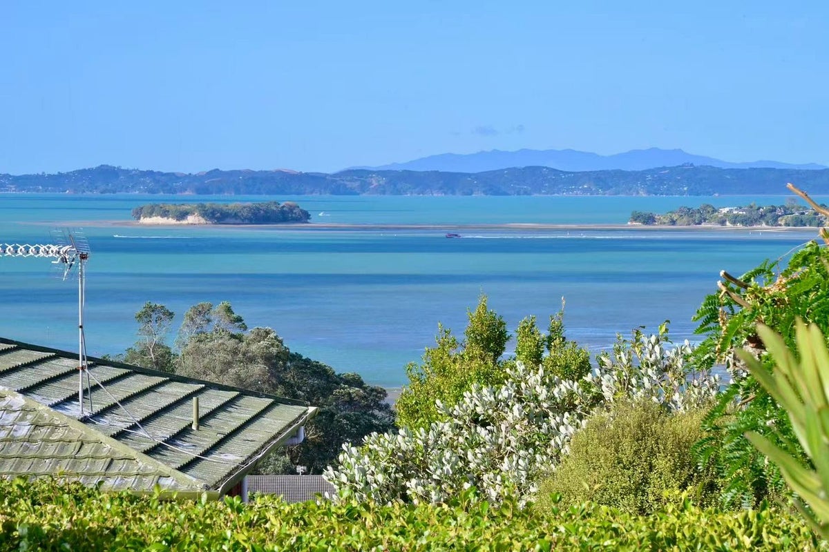 11 View Road, Shelly Park, Auckland - Carousel 21