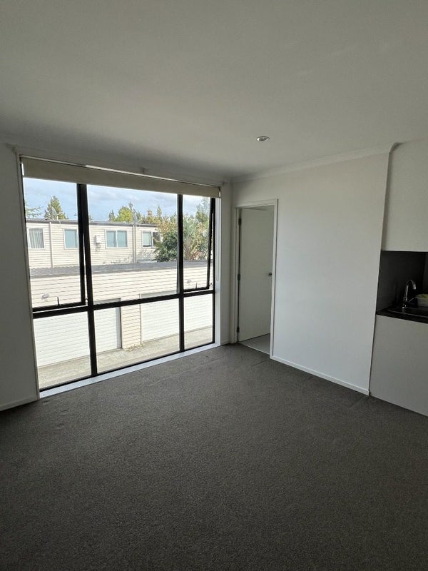 8 Mohua Avenue, Takanini, Auckland - Carousel 2