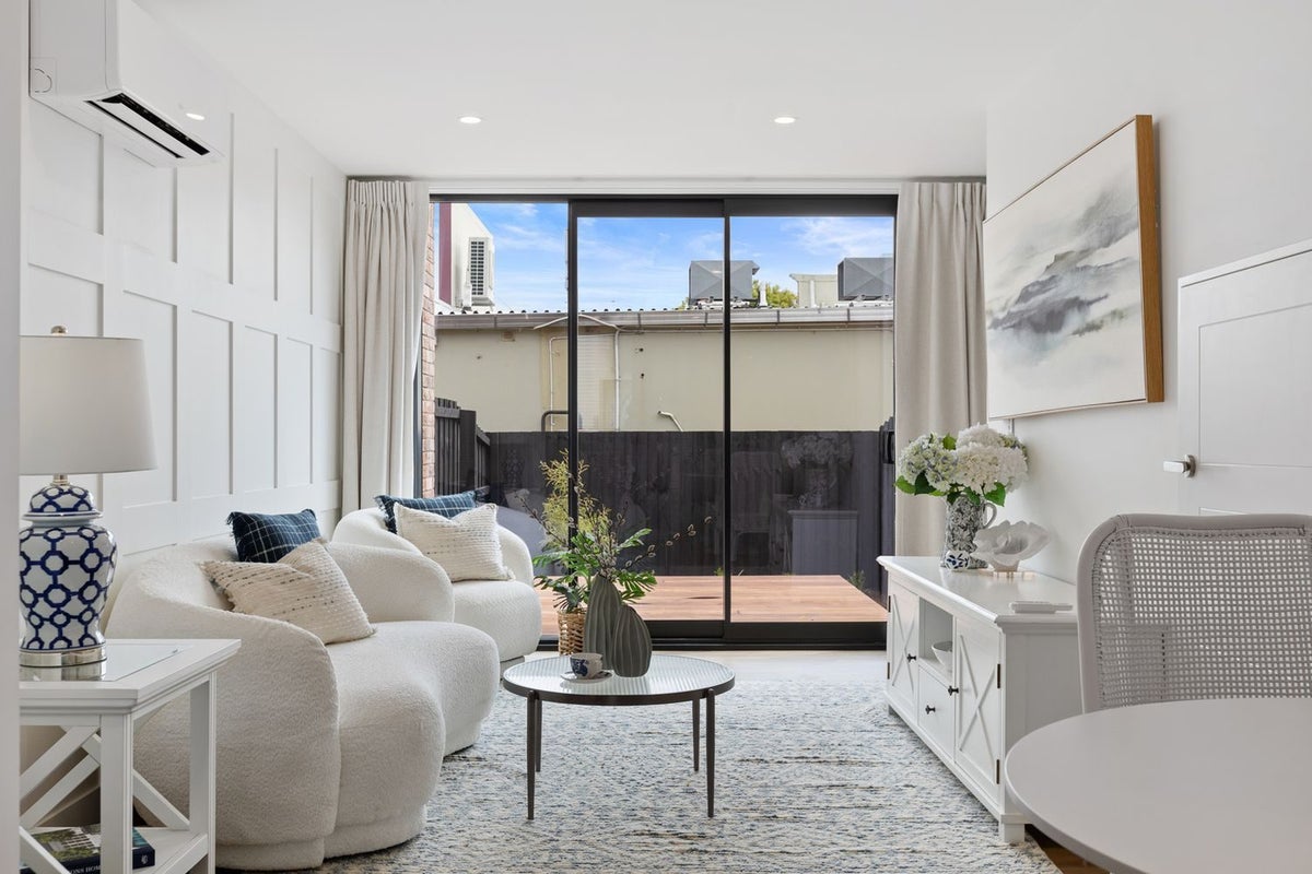 6/196 Hills Road, Edgeware, Christchurch - Carousel 1