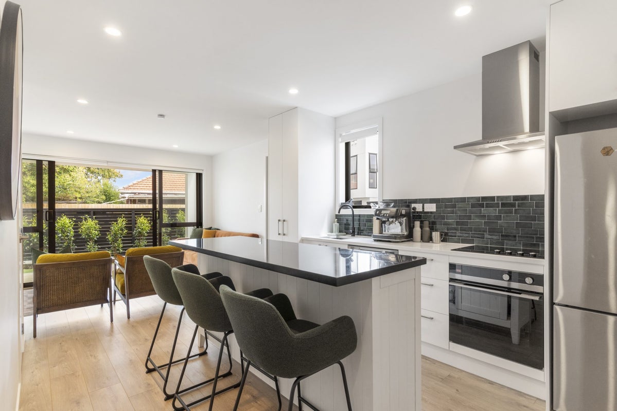 5/2 Riversdale Road, Avondale, Auckland - Carousel 1