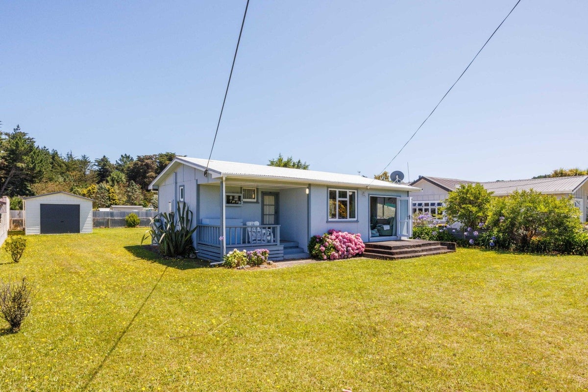 72 Nash Parade, Foxton Beach, Foxton - Carousel 1
