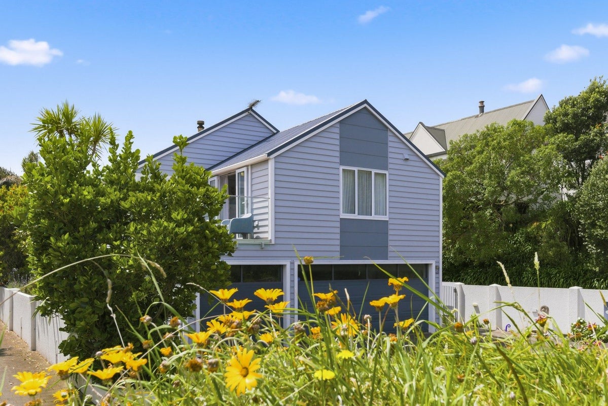 24 Kohutuhutu Road, Raumati Beach, Paraparaumu - Carousel 1