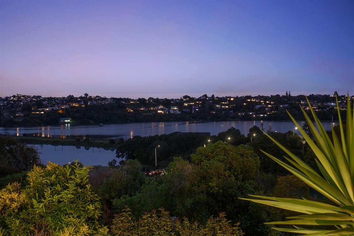 13D Awarua Crescent, Orakei, Auckland - Carousel 35