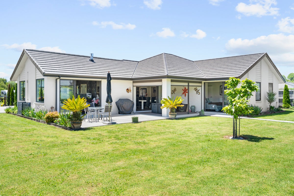 11 Mahy Way, Leamington, Cambridge - Carousel 2