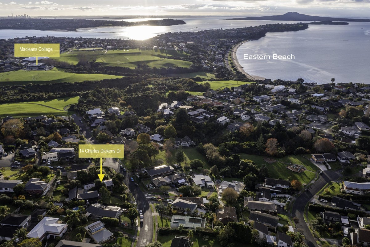 14 Charles Dickens Drive, Mellons Bay, Auckland - Carousel 2