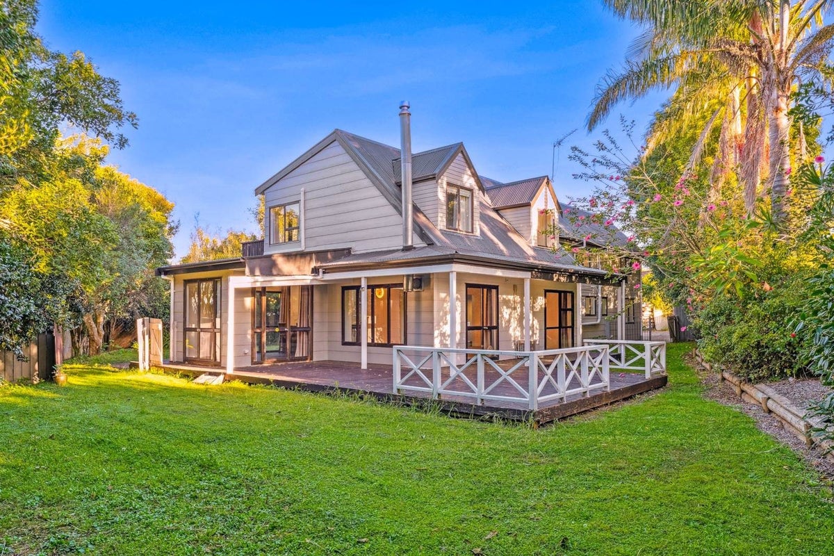 83 Carnoustie Drive, Wattle Downs, Auckland - Carousel 2