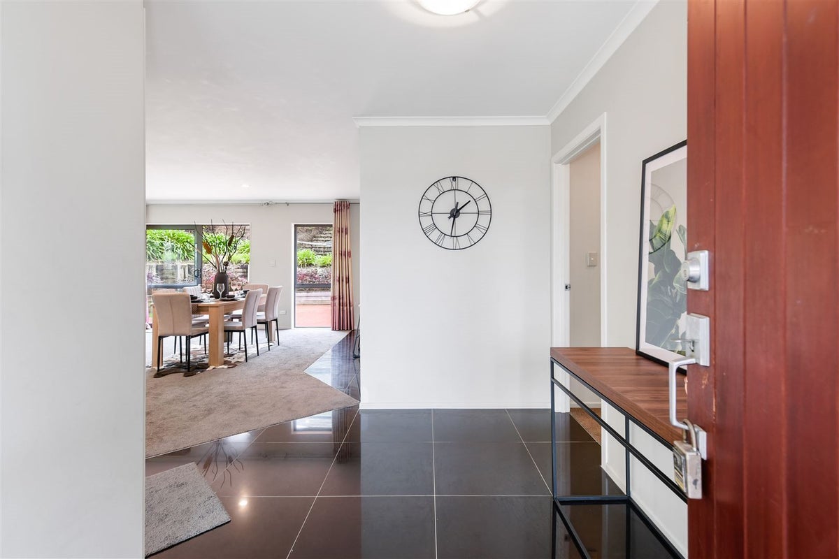 5 Arncliffe Terrace, Flagstaff, Hamilton - Carousel 2