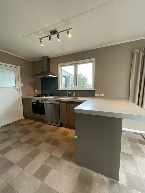 38 Catlins Crescent, Milson, Palmerston North - Carousel 2