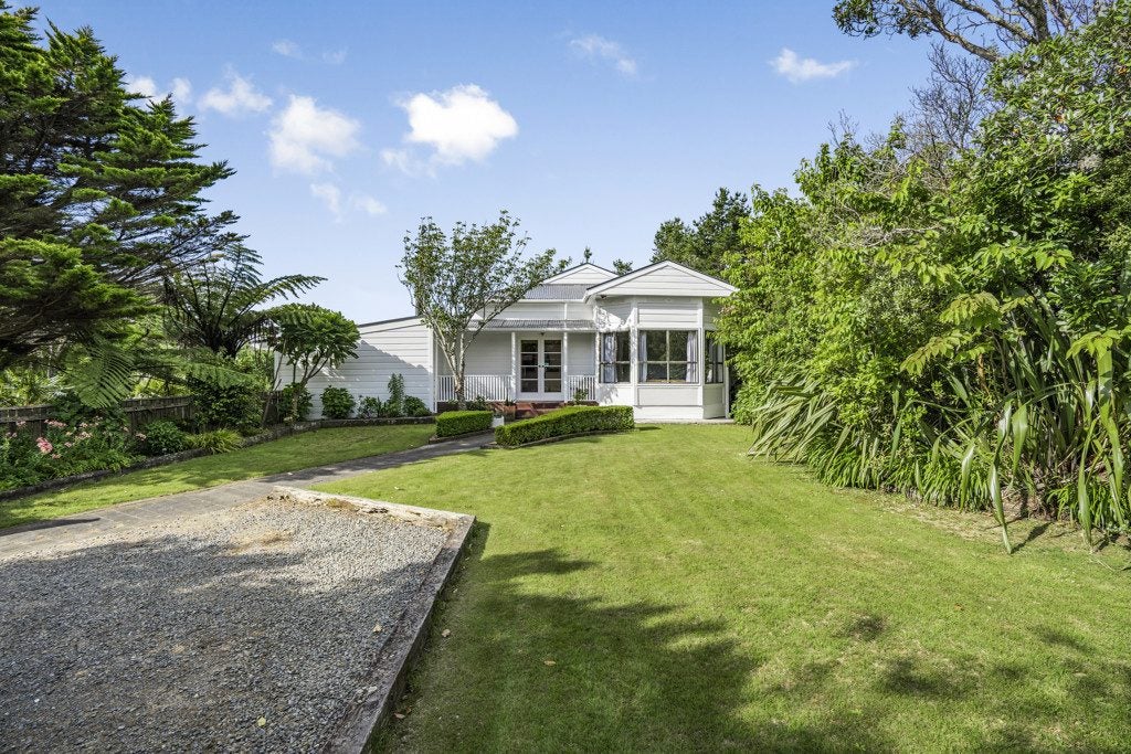 8 Stratton Street, Normandale, Lower Hutt - Carousel 1