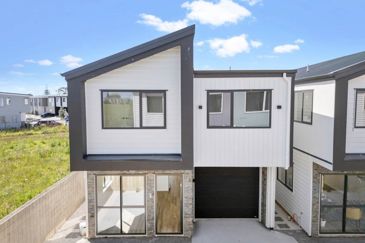 1F Great South Road, Papatoetoe, Auckland - Carousel 1