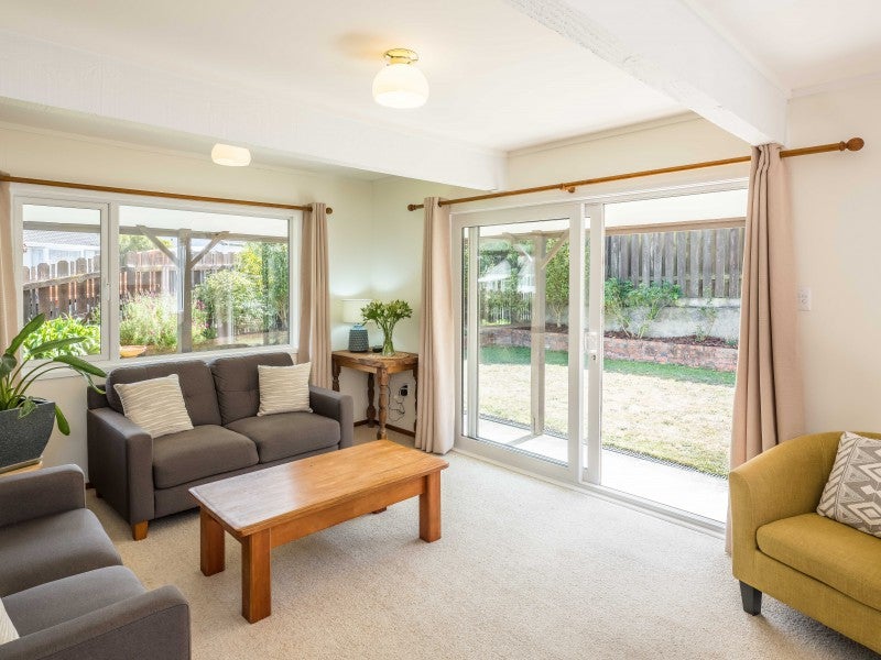 1 Tralee Place, Johnsonville, Wellington - Carousel 2