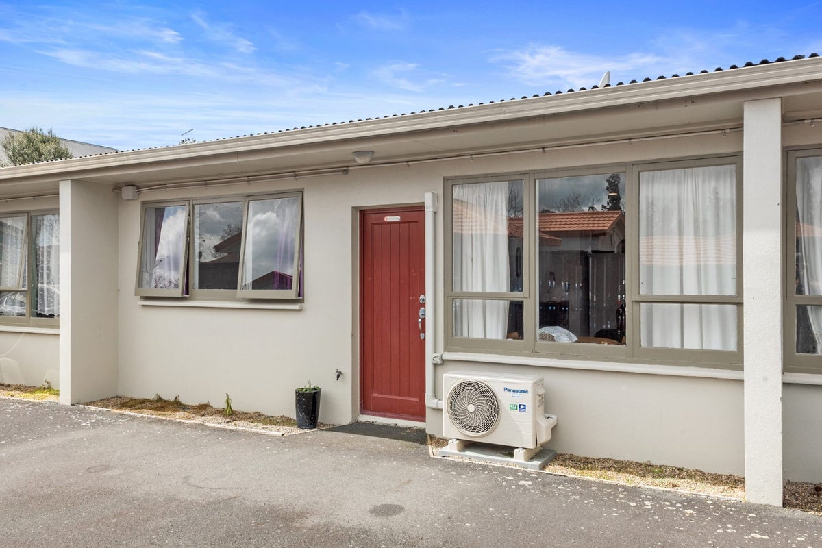 8E Ford Street, Hamilton East, Hamilton - Carousel 1