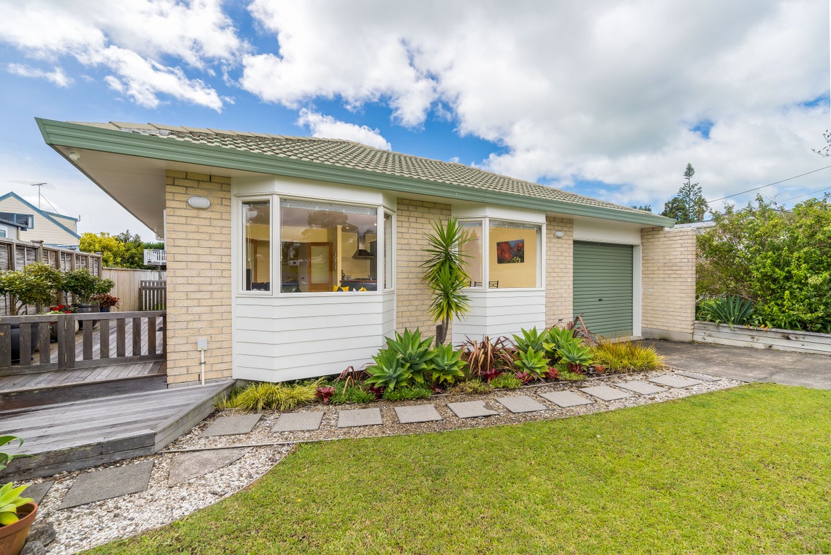 49 Kauri Road, Stanmore Bay, Whangaparaoa - Carousel 1