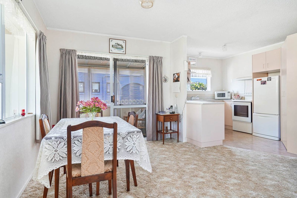 1/4 Carr Street, Kamo, Whangarei - Carousel 26