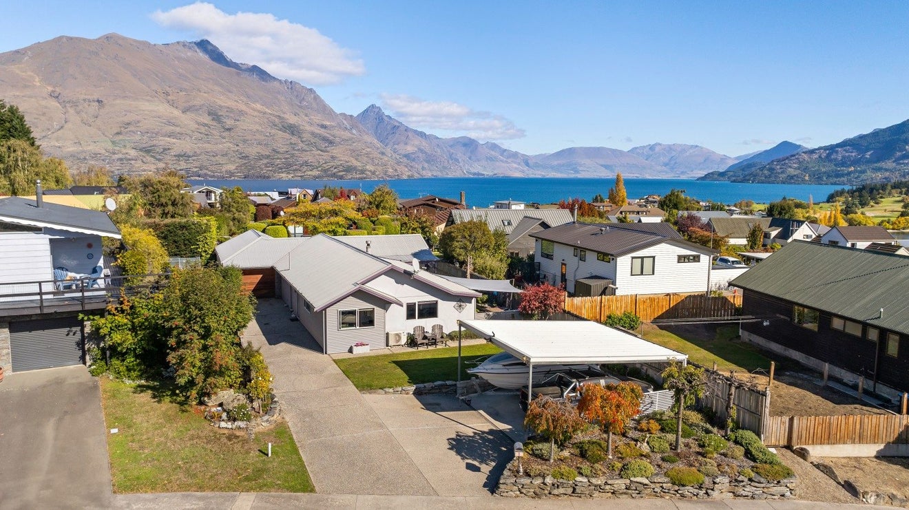 1 Kelvin Place, Kelvin Heights, Queenstown - Carousel 26