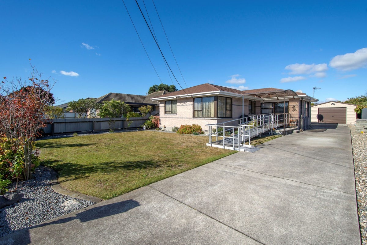 83 Vancouver Crescent, Wainoni, Christchurch - Carousel 1