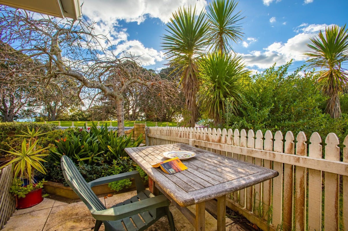 51 Harbour View Road, Point Chevalier, Auckland - Carousel 2