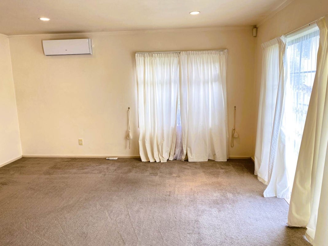 1/70 Gosford Drive, Botany Downs, Auckland - Carousel 2