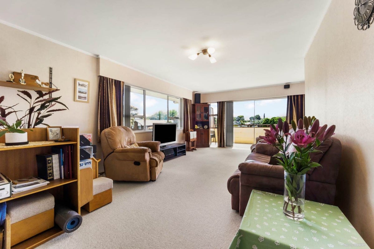 7 Butterworth Drive, Glendene, Auckland - Carousel 2