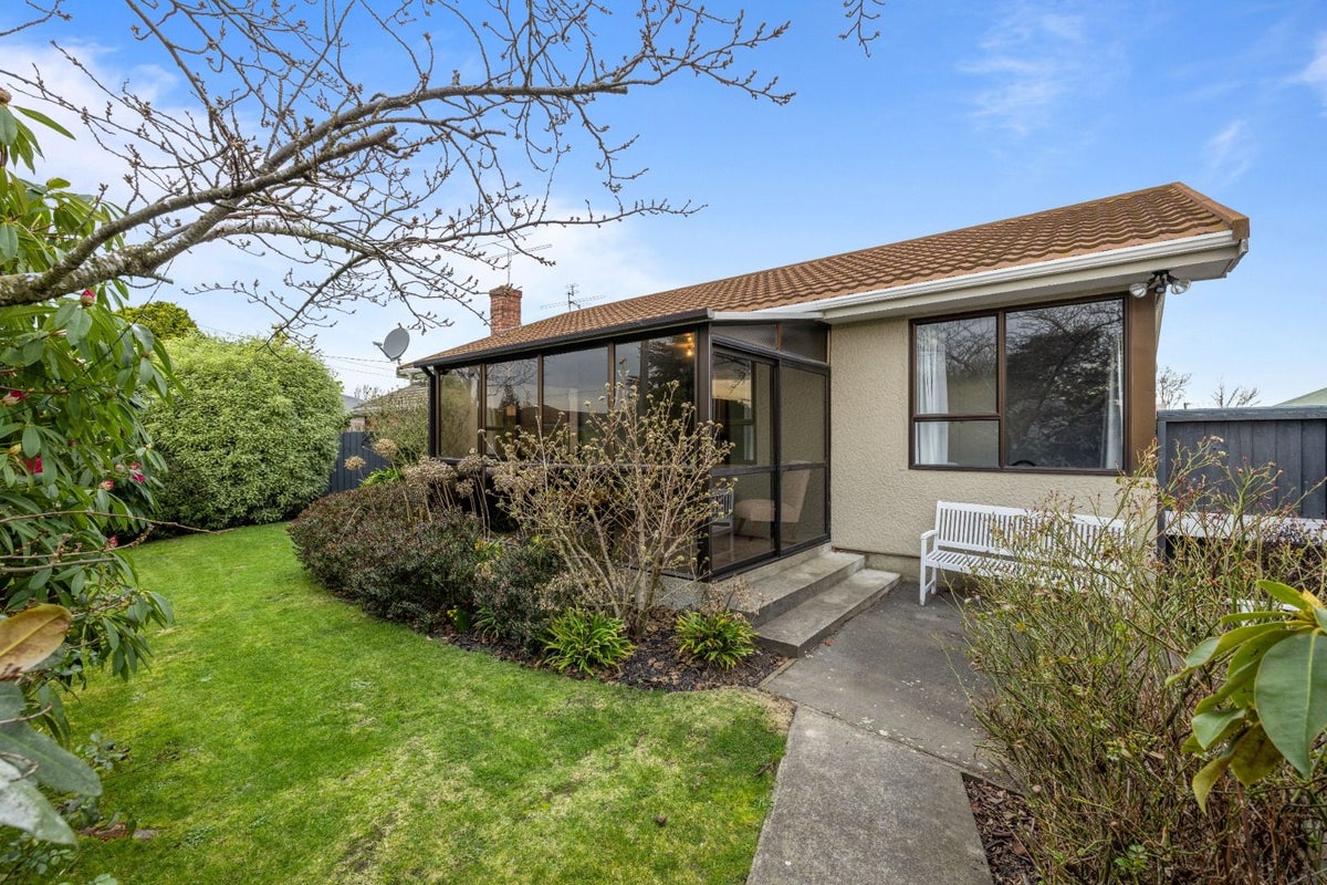 16 Dunedin Street, Redwood, Christchurch - Carousel 1