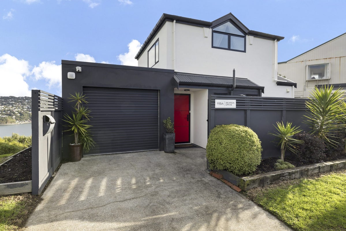 115A Akaroa Drive, Maupuia, Wellington - Carousel 1