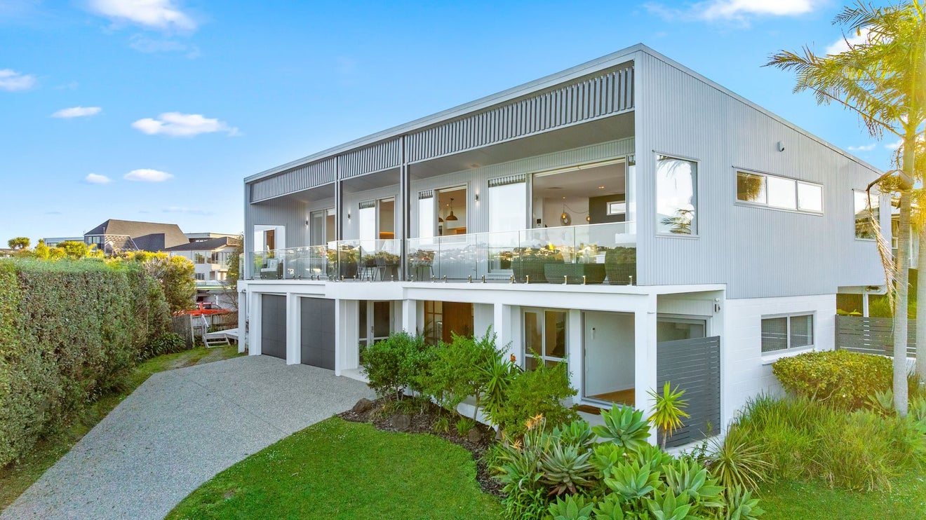 10 McCrystal Avenue, Bucklands Beach, Auckland - Carousel 1