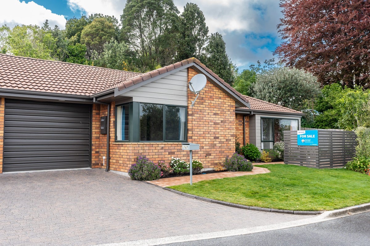 167 Harewood Way, Flagstaff, Hamilton - Carousel 1