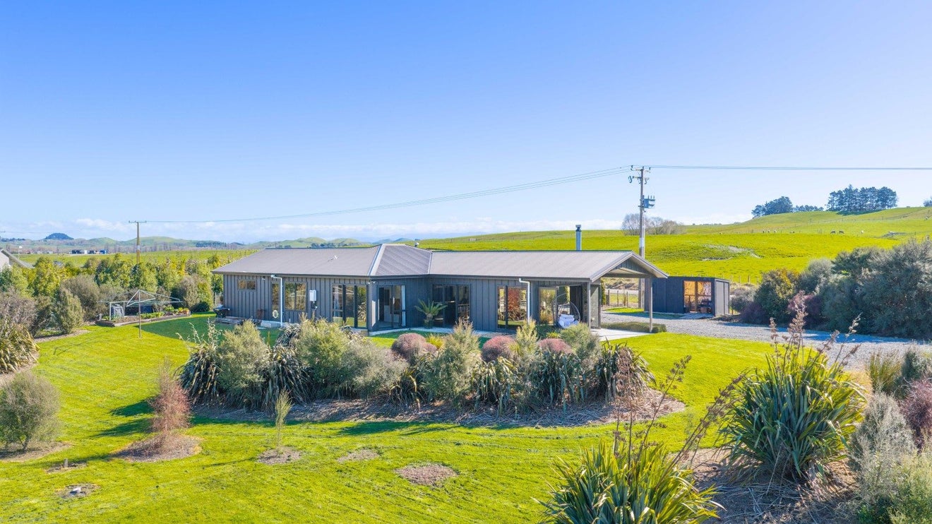 40 River Road, Waipawa - Carousel 1
