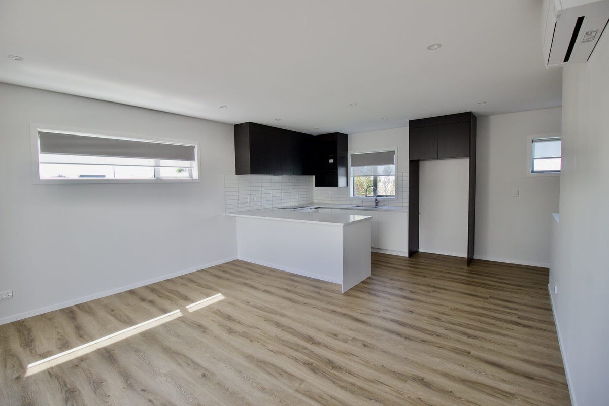 7/94 Target Road, Totara Vale, Auckland - Carousel 1