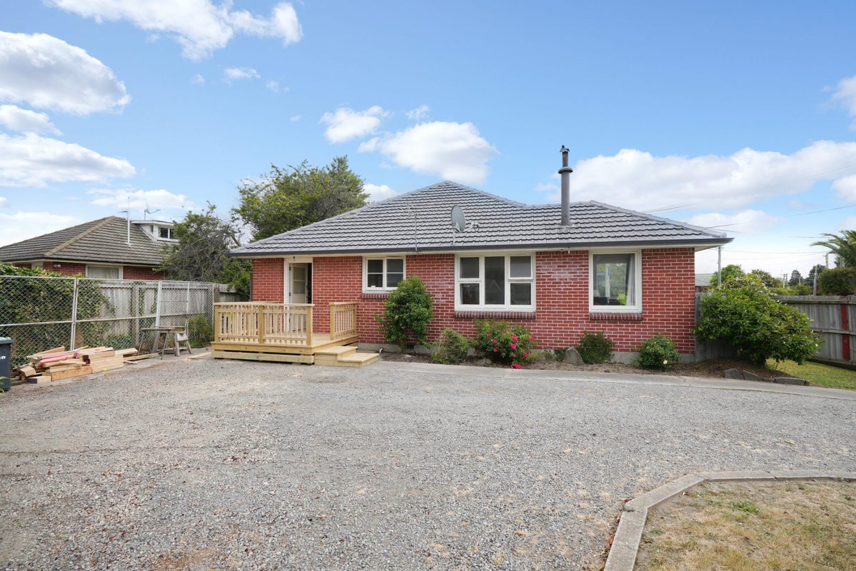 44 Vancouver Crescent, Wainoni, Christchurch - Carousel 1