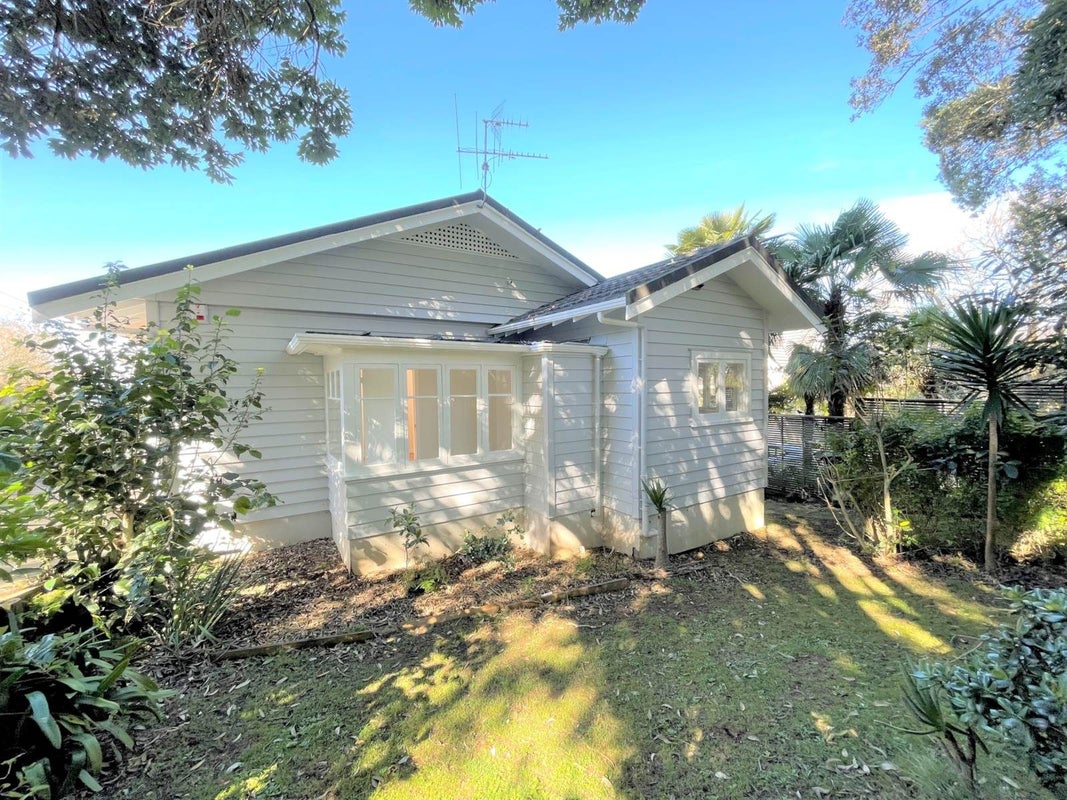 33 Raurenga Avenue, Royal Oak, Auckland - Carousel 1