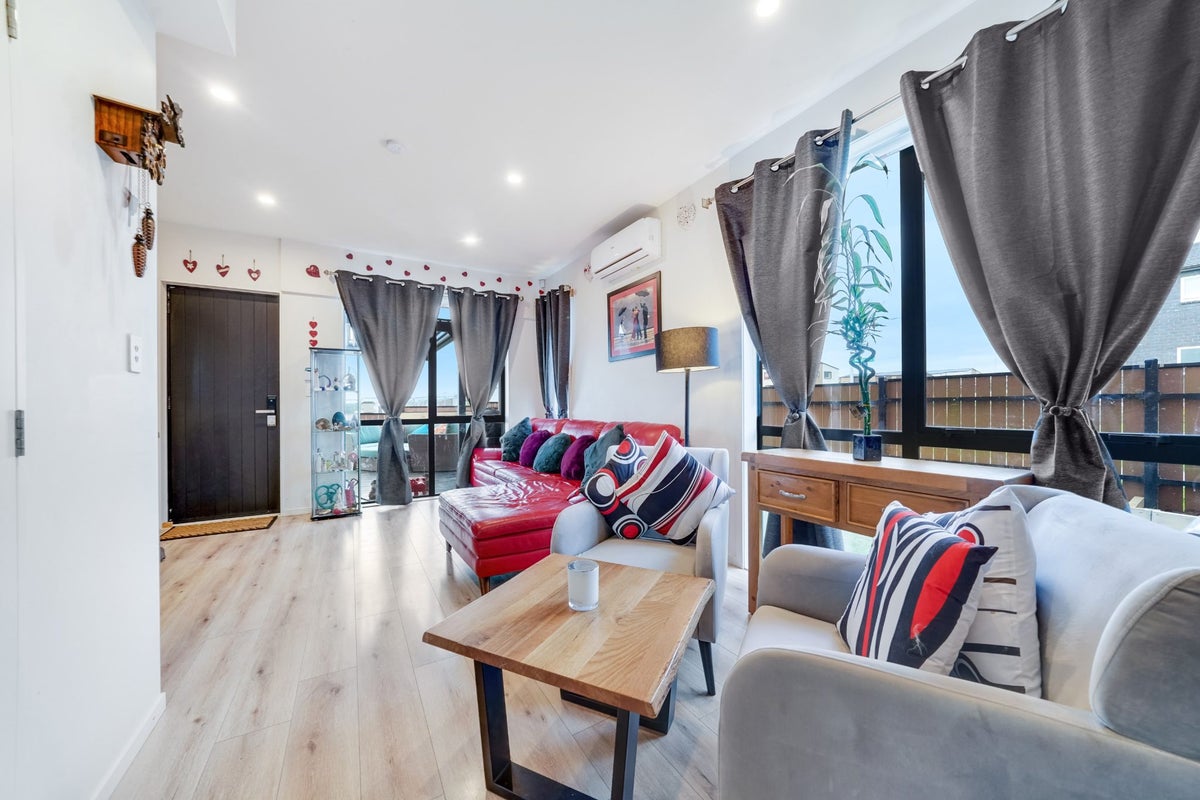 1 Hermitage Street, Flat Bush, Auckland - Carousel 2