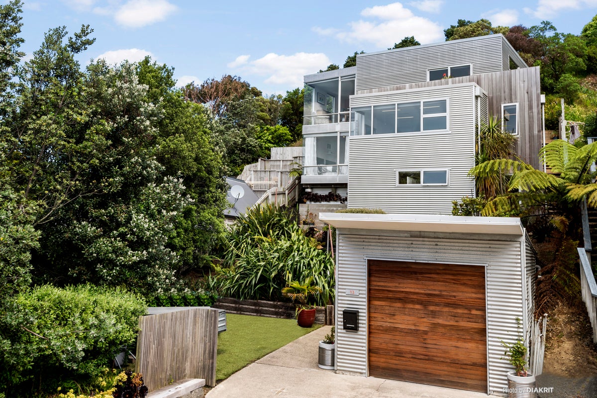 13 Kopiko Way, Brooklyn, Wellington - Carousel 1