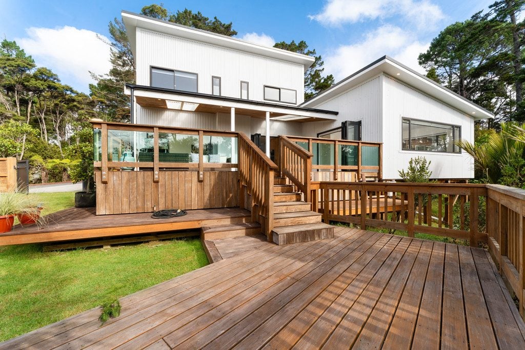 12 Sunnyvale Road, Waitakere, Auckland - Carousel 1