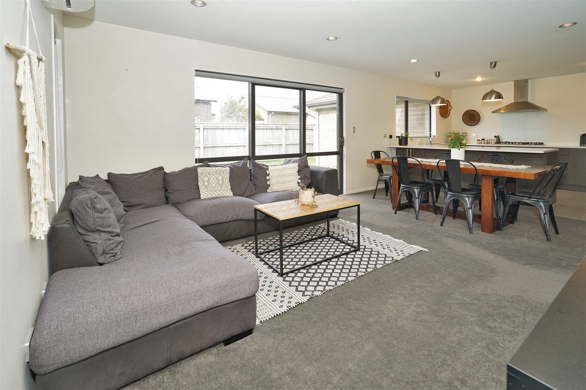 29 Ladeira Place, Fitzroy, Hamilton - Carousel 1