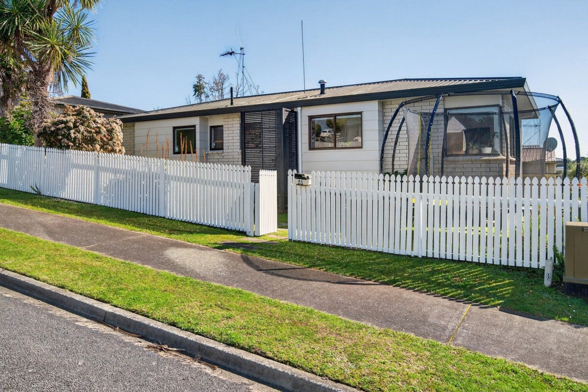 6A Te Arawa Place, Welcome Bay, Tauranga - Carousel 1