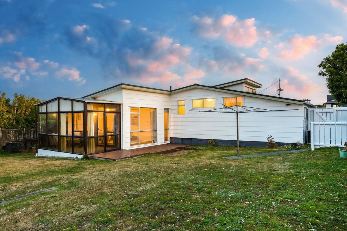 34 Sombrero View, Ascot Park, Porirua - Carousel 1