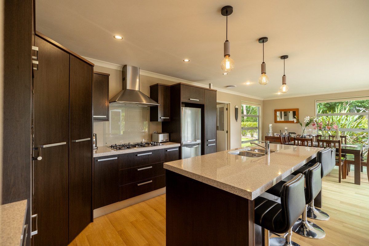 8 Titirangi Drive, Fitzherbert, Palmerston North - Carousel 2