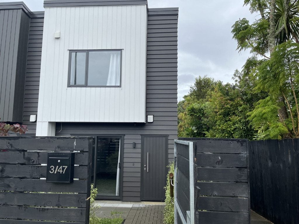 3/47 Awaroa Road, Sunnyvale, Auckland - Carousel 1