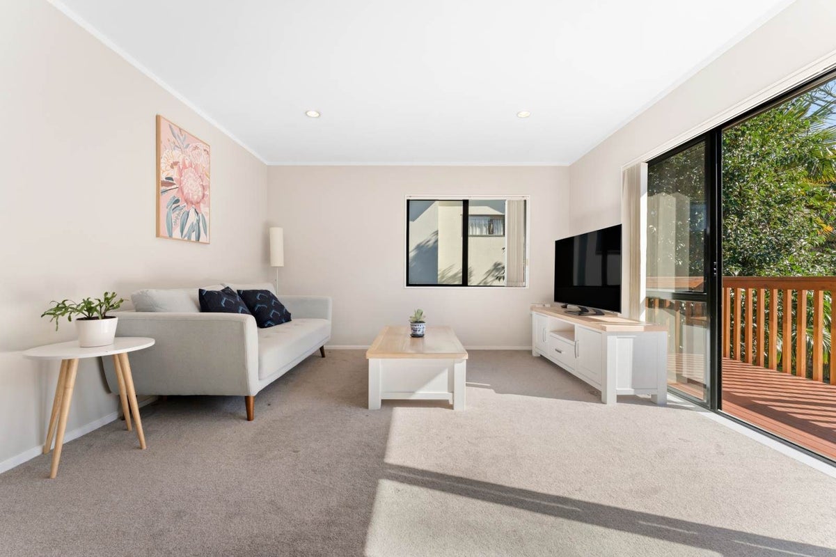 31 Zefiro Drive, Massey, Auckland - Carousel 2