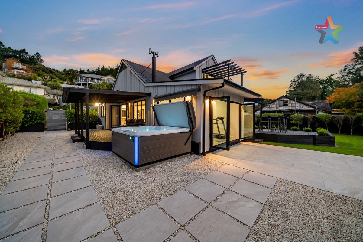 20 McCarthy Grove, Clouston Park, Upper Hutt - Carousel 2