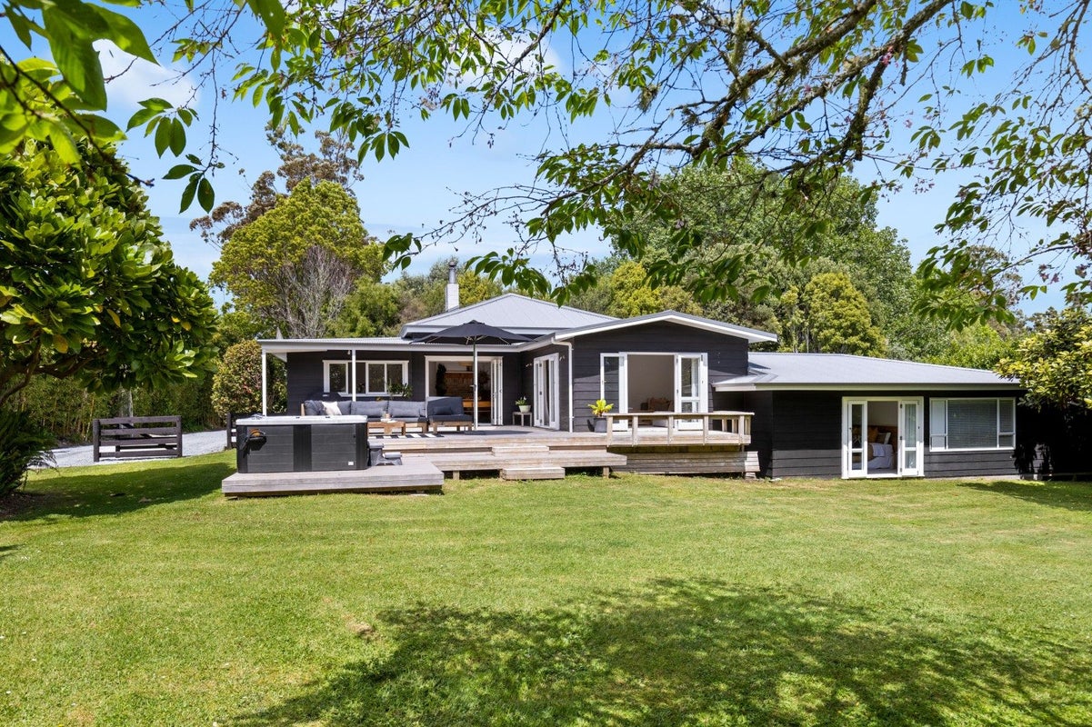 327 Point Wells Road, Warkworth - Carousel 1