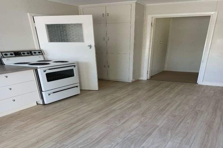 1/2 Collingwood Street, The Wood, Nelson - Carousel 2