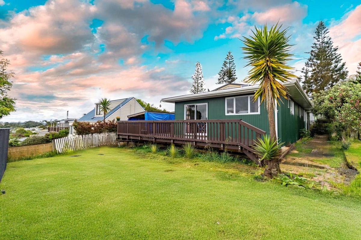 2/15 Seabar Place, Glen Eden, Auckland - Carousel 1