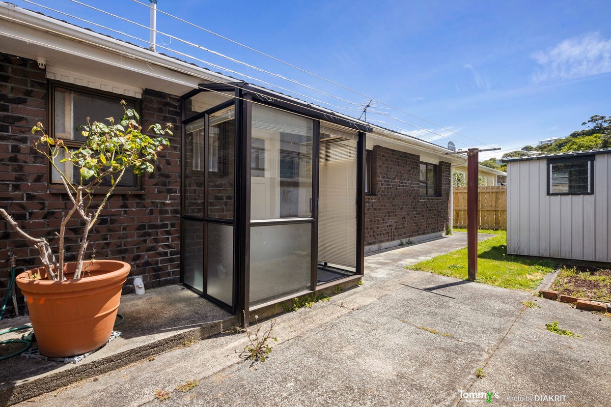 1/25 Rotherham Terrace, Miramar, Wellington - Carousel 1