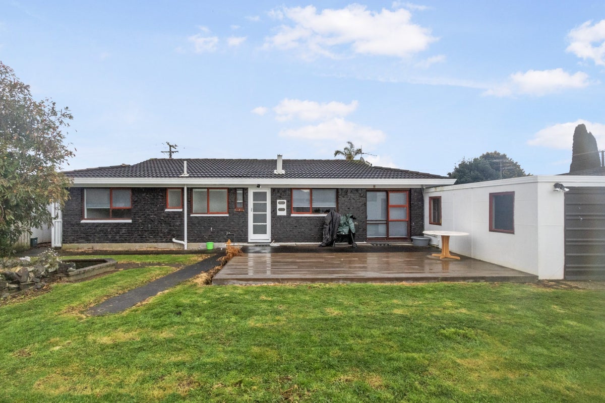 43 Moumoukai Hill Road, Papakura - Carousel 2